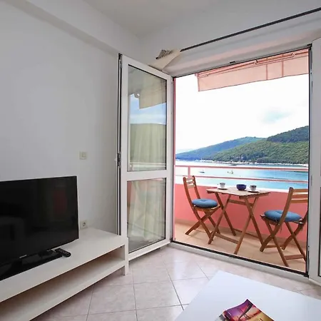 Apartment In Rabac 34567 * غاباس
