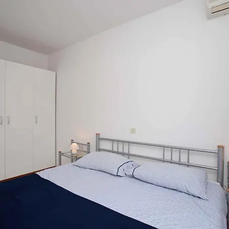 شقة Apartment In Rabac 34567 *