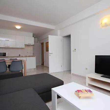 Apartment In Rabac 34567 * غاباس