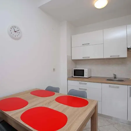 شقة Apartment In Rabac 34567 *